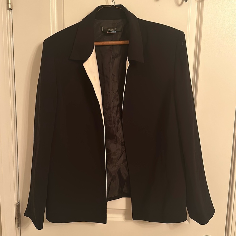 Kasper Classics woman’s black business top.  Size 16P
